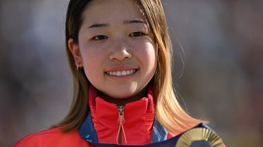 滑板运动员吉泽可可 (Coco Yoshizawa) 14 岁时在巴黎获得金牌