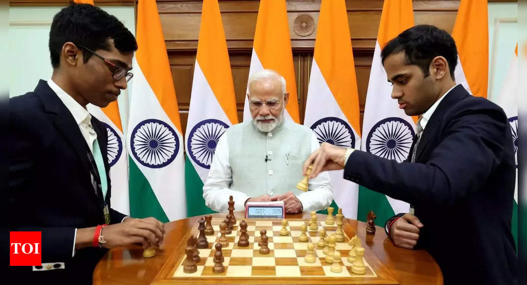 观看：莫迪总理欣赏 R Praggnanandhaa 与 Arjun Erigaisi 之间的国际象棋对决 | 国际象棋新闻